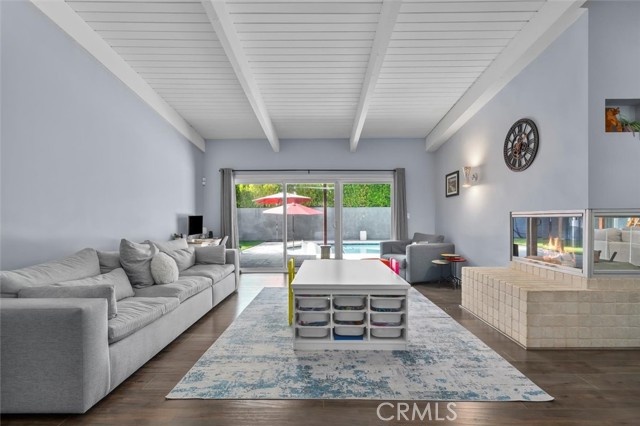 23701 Clarendon Street, Woodland Hills CA: https://media.crmls.org/medias/7360a499-1cfa-4961-937a-aeaff4d73d68.jpg