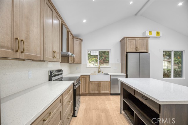 Image 3 of 13 For 18253 Kingsbury Street