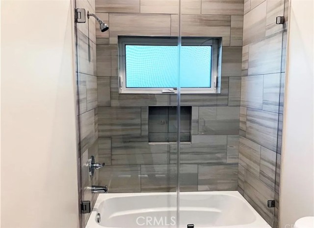 Detail Gallery Image 17 of 20 For 17217 Kittridge, Lake Balboa,  CA 91406 - 3 Beds | 2 Baths