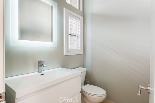 Detail Gallery Image 7 of 20 For 2005 Gates Ave a,  Redondo Beach,  CA 90278 - 4 Beds | 3/1 Baths