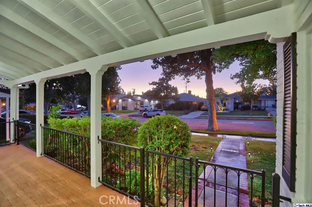 Detail Gallery Image 4 of 45 For 1210 Graynold Ave, Glendale,  CA 91202 - 3 Beds | 2 Baths