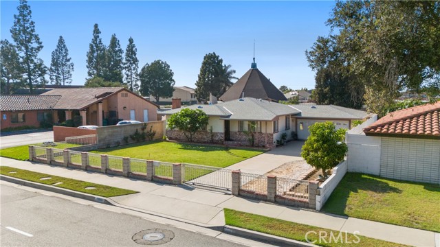 Detail Gallery Image 2 of 32 For 10045 Brookshire Ave, Downey,  CA 90240 - 2 Beds | 2 Baths