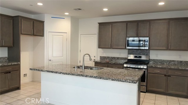 Detail Gallery Image 2 of 15 For 4894 S Tangerine Way, Ontario,  CA 91762 - 4 Beds | 3 Baths