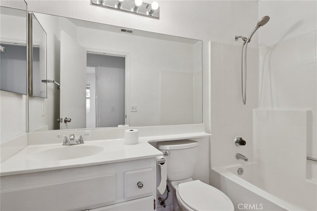 MLS #OC25190480 image #22