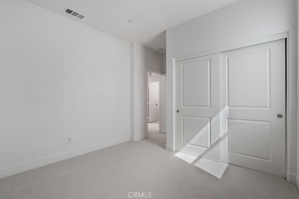 https://media.crmls.org/medias/7365207b-4b9a-4237-9f2b-6c53a4cec536.jpg?preset=X-Large