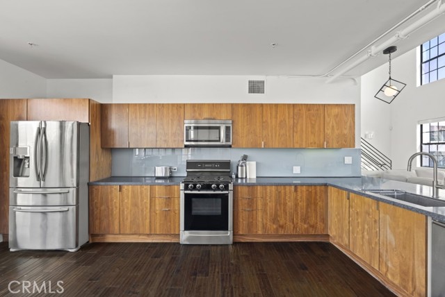 Detail Gallery Image 40 of 52 For 746 S Los Angeles St #1201,  Los Angeles,  CA 90014 - 2 Beds | 3 Baths