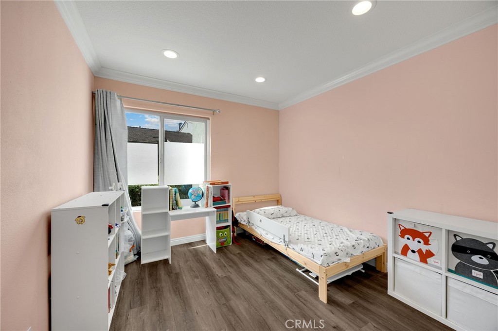https://media.crmls.org/medias/7365de0d-1156-47f3-a12f-ce124707b97d.jpg?preset=X-Large