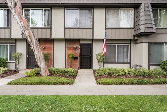 Detail Gallery Image 2 of 25 For 17730 Regency Cir, Bellflower,  CA 90706 - 3 Beds | 2 Baths