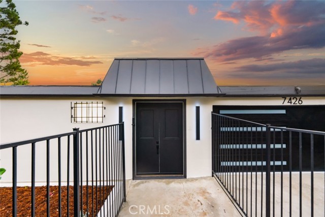 Detail Gallery Image 2 of 21 For 7426 Mulholland Dr, Los Angeles,  CA 90046 - 2 Beds | 2 Baths