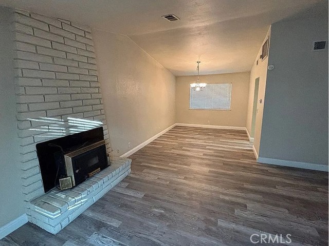 Detail Gallery Image 9 of 22 For 1859 S Karen Ave, Fresno,  CA 93727 - 4 Beds | 2/1 Baths