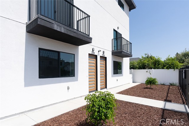 Detail Gallery Image 4 of 24 For 2231 S Longwood Ave, Los Angeles,  CA 90016 - – Beds | – Baths