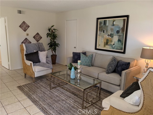 Detail Gallery Image 2 of 14 For 23224 Orange, Lake Forest,  CA 92630 - 1 Beds | 1 Baths