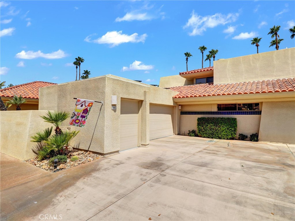 208 Kavenish Drive S