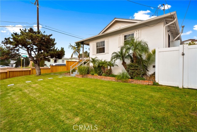 1900 Gates Avenue, Redondo Beach, California 90278, 3 Bedrooms Bedrooms, ,1 BathroomBathrooms,Residential,Sold,Gates,AR22001172