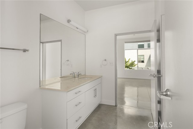 435 W Center Street Promenade, Anaheim CA: https://media.crmls.org/medias/736868ef-ce3f-4dd2-9258-438d9e7421e9.jpg
