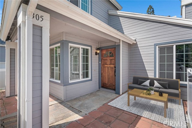 Detail Gallery Image 4 of 29 For 305 Monroe Ct, Azusa,  CA 91702 - 3 Beds | 2/1 Baths