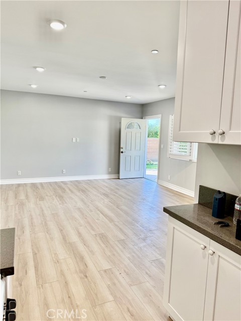 Detail Gallery Image 5 of 12 For 18822 Vintage, Northridge,  CA 91324 - 1 Beds | 1 Baths