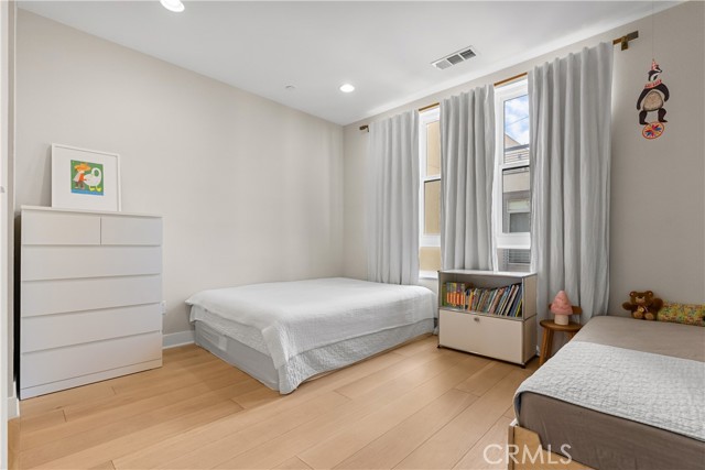 Detail Gallery Image 26 of 41 For 2753 Waverly Dr #705,  Los Angeles,  CA 90039 - 2 Beds | 3 Baths