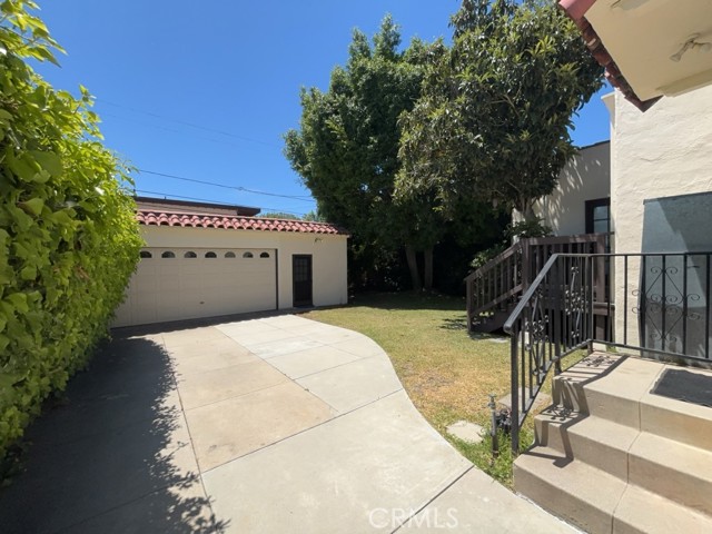 Detail Gallery Image 4 of 14 For 10856 Wellworth Ave, Los Angeles,  CA 90024 - 3 Beds | 2 Baths