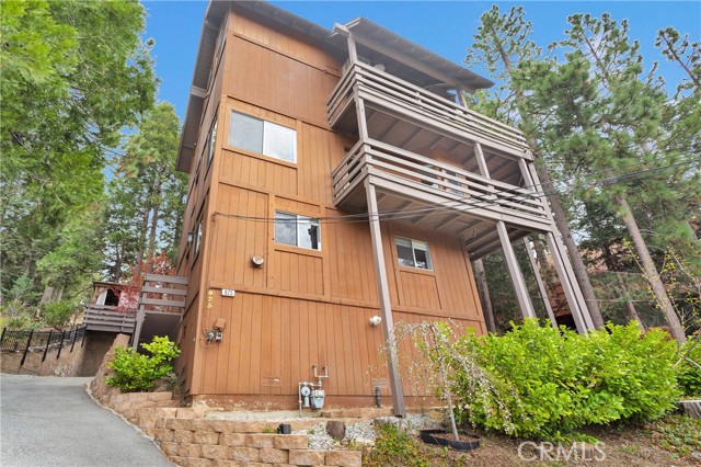 825 Grass Valley Road, Lake Arrowhead CA: https://media.crmls.org/medias/736a46e1-4a01-43b0-a019-1fe8e09283c4.jpg