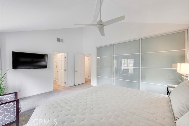 939 Blue Mountain, Westlake Village CA: https://media.crmls.org/medias/736ac373-5eb6-4ecb-892a-a18234d9b060.jpg