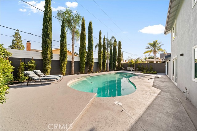 553 Sturgeon Drive, Costa Mesa CA: https://media.crmls.org/medias/736b0c07-e6ff-4a24-9d2c-e2cf805507b0.jpg