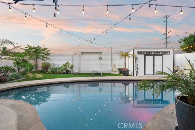 Detail Gallery Image 3 of 36 For 6611 Crista Palma, Huntington Beach,  CA 92647 - 5 Beds | 3 Baths