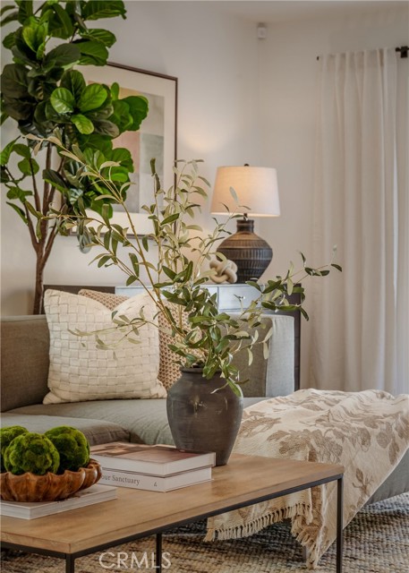 Detail Gallery Image 7 of 29 For 1720 Oak Ave, Manhattan Beach,  CA 90266 - 4 Beds | 3/1 Baths