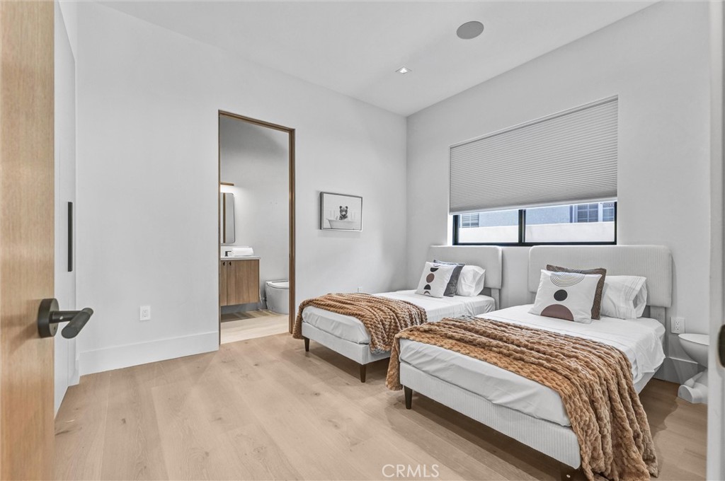 MLS #SR25260230 image #16