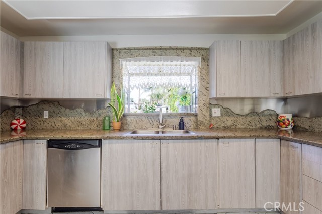 Detail Gallery Image 17 of 34 For 19026 Keswick, Reseda,  CA 91335 - 2 Beds | 2 Baths