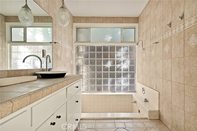 Detail Gallery Image 19 of 36 For 180 Grass Valley #37,  Lake Arrowhead,  CA 92352 - 2 Beds | 2 Baths