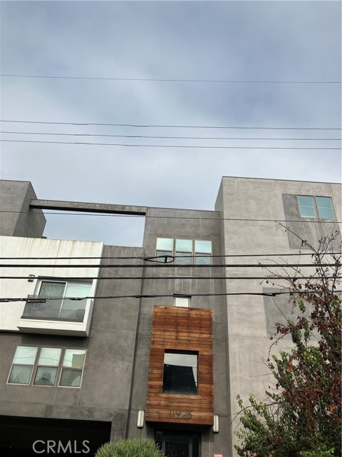 Detail Gallery Image 1 of 17 For 11925 Kling St #408,  Valley Village,  CA 91607 - 2 Beds | 2 Baths