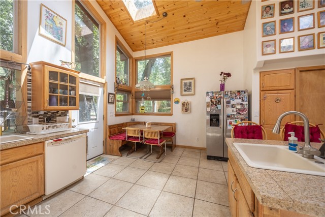 793 Knight Avenue, Big Bear Lake CA: https://media.crmls.org/medias/736d875e-331e-4caa-b259-ee8608813f6a.jpg