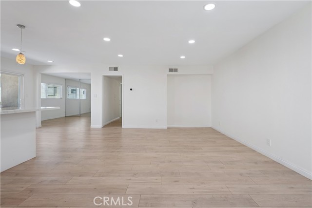 Detail Gallery Image 7 of 35 For 5330 Zelzah Ave #7,  Encino,  CA 91316 - 2 Beds | 2 Baths