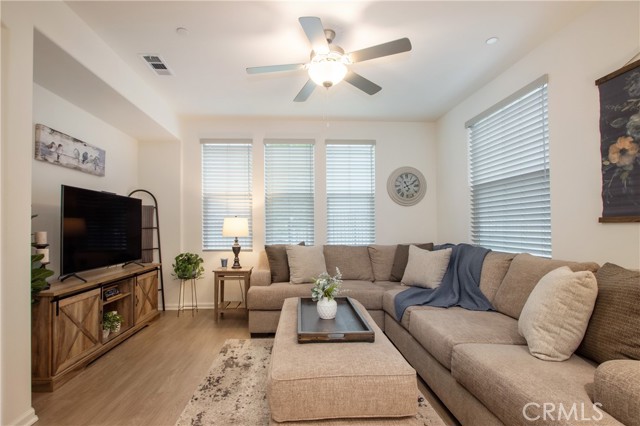 Detail Gallery Image 4 of 51 For 41985 Emelia St #301,  Murrieta,  CA 92562 - 3 Beds | 2/1 Baths