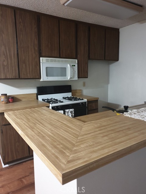 Detail Gallery Image 4 of 18 For 15209 Santa Gertrudes Ave #X211,  La Mirada,  CA 90638 - 1 Beds | 1 Baths