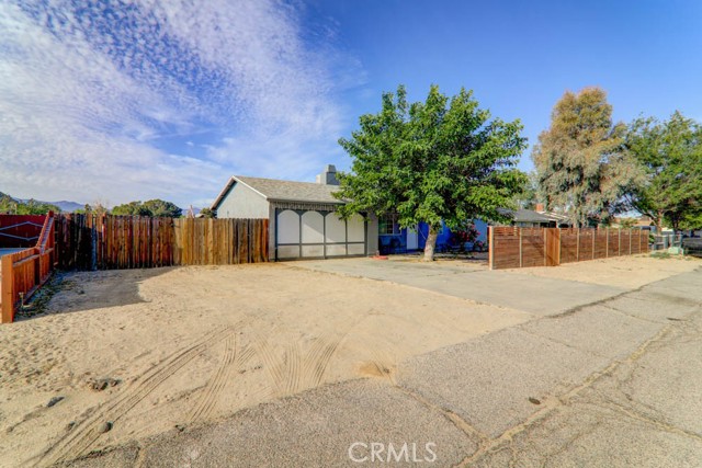 Detail Gallery Image 2 of 28 For 17152 Schollview Ave, Palmdale,  CA 93591 - 4 Beds | 2 Baths