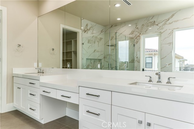 Detail Gallery Image 17 of 40 For 10168 Lightbreeze Cir, Huntington Beach,  CA 92646 - 5 Beds | 5/1 Baths