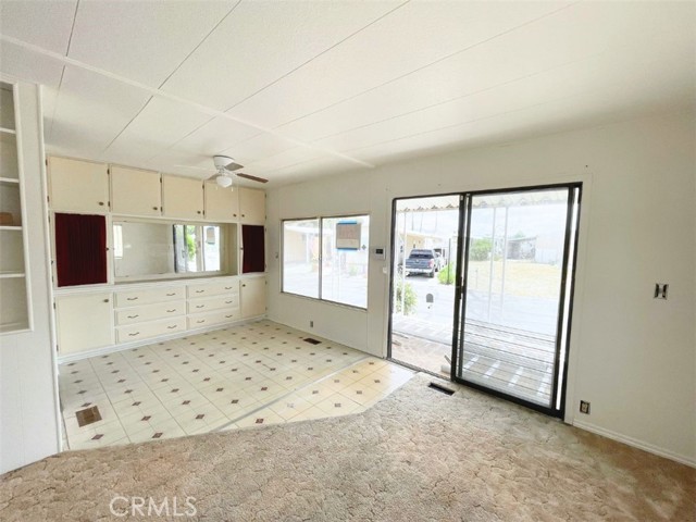 999 S Santa Fe Avenue, San Jacinto CA: https://media.crmls.org/medias/736faf4f-5d57-45ee-91ce-f41cd93d3919.jpg