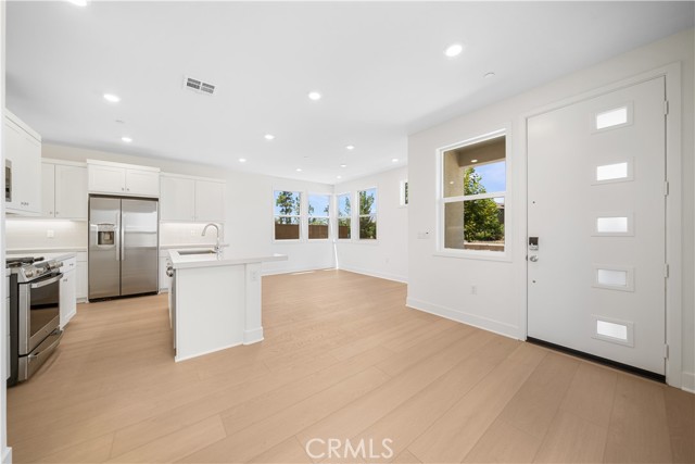 410 Lobata, Irvine CA: https://media.crmls.org/medias/736fc217-e5ee-432f-9de4-7bec24c5dbb4.jpg