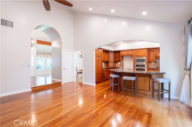 24302 Vista Ridge Drive, Valencia CA: https://media.crmls.org/medias/736ff5f0-e995-4f4c-b0f5-3fea960832cf.jpg