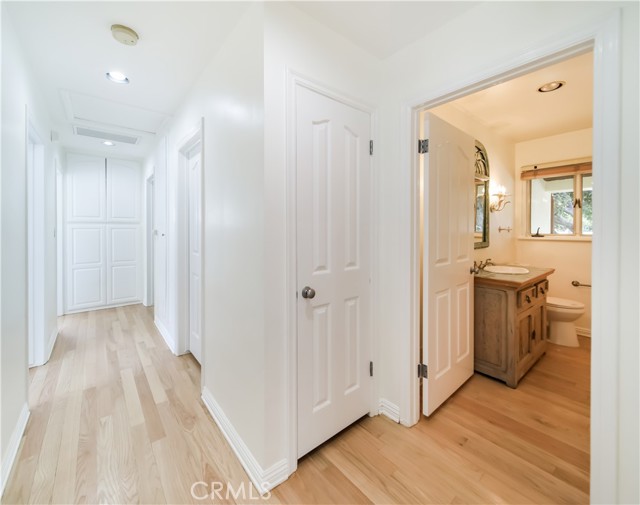 Detail Gallery Image 34 of 43 For 17067 Sunburst St, –,  CA 91325 - 3 Beds | 2/2 Baths