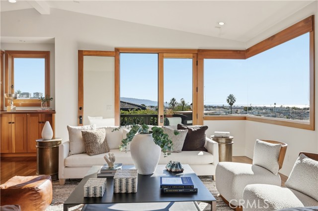 Detail Gallery Image 2 of 37 For 624 6th St, Manhattan Beach,  CA 90266 - 5 Beds | 4 Baths