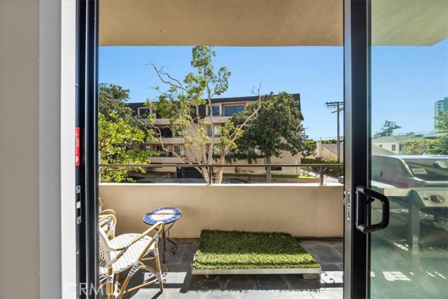 Detail Gallery Image 48 of 52 For 1167 Roxbury Dr #103,  Los Angeles,  CA 90035 - 2 Beds | 4/1 Baths