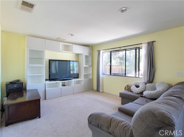 Detail Gallery Image 8 of 20 For 12981 Ojai Rd, Apple Valley,  CA 92308 - 3 Beds | 2 Baths