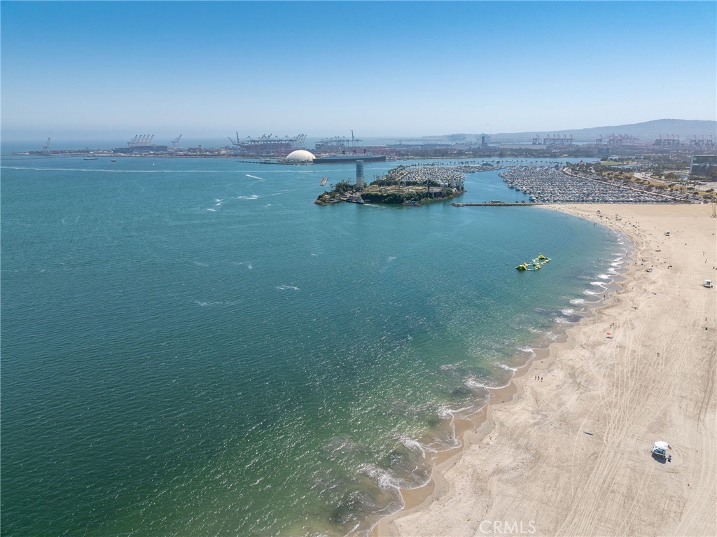 https://media.crmls.org/medias/7370aedb-8057-4d52-b89d-1f8db9c542d0.jpg?preset=X-Large
