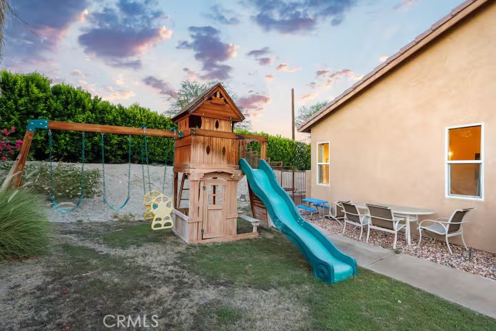 https://media.crmls.org/medias/737229d2-23ae-4dc9-83dc-12fde5a939b5.jpg?preset=X-Large