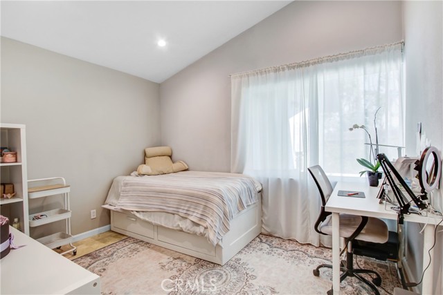 20200 Clark Street, Woodland Hills CA: https://media.crmls.org/medias/73728446-75b8-409a-a243-3a8f6cdf229e.jpg