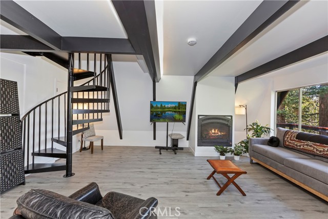 Detail Gallery Image 6 of 31 For 323 Mittry Ln, Lake Arrowhead,  CA 92352 - 3 Beds | 2 Baths