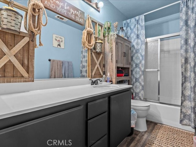 Image 21 of 39 For 528 Memphis Court